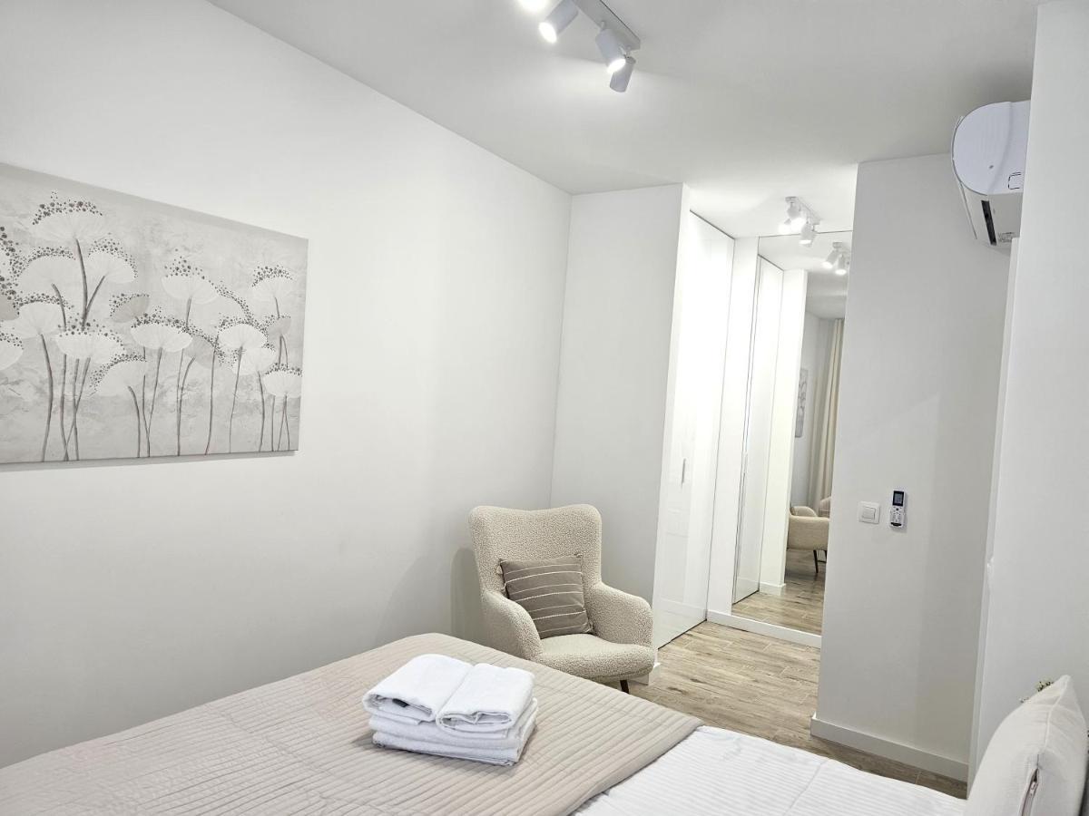 Urban Apartments: Luxury Skyline Living with Wellness Amenities Katowice Exterior photo