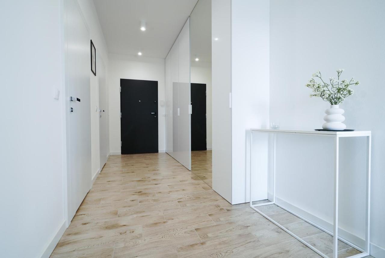 Urban Apartments: Luxury Skyline Living with Wellness Amenities Katowice Exterior photo