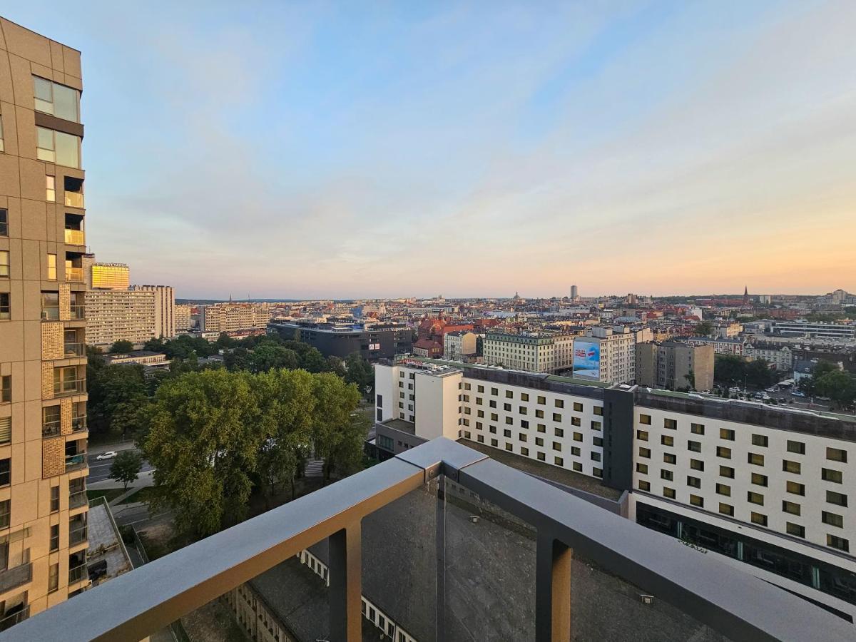 Urban Apartments: Luxury Skyline Living with Wellness Amenities Katowice Exterior photo