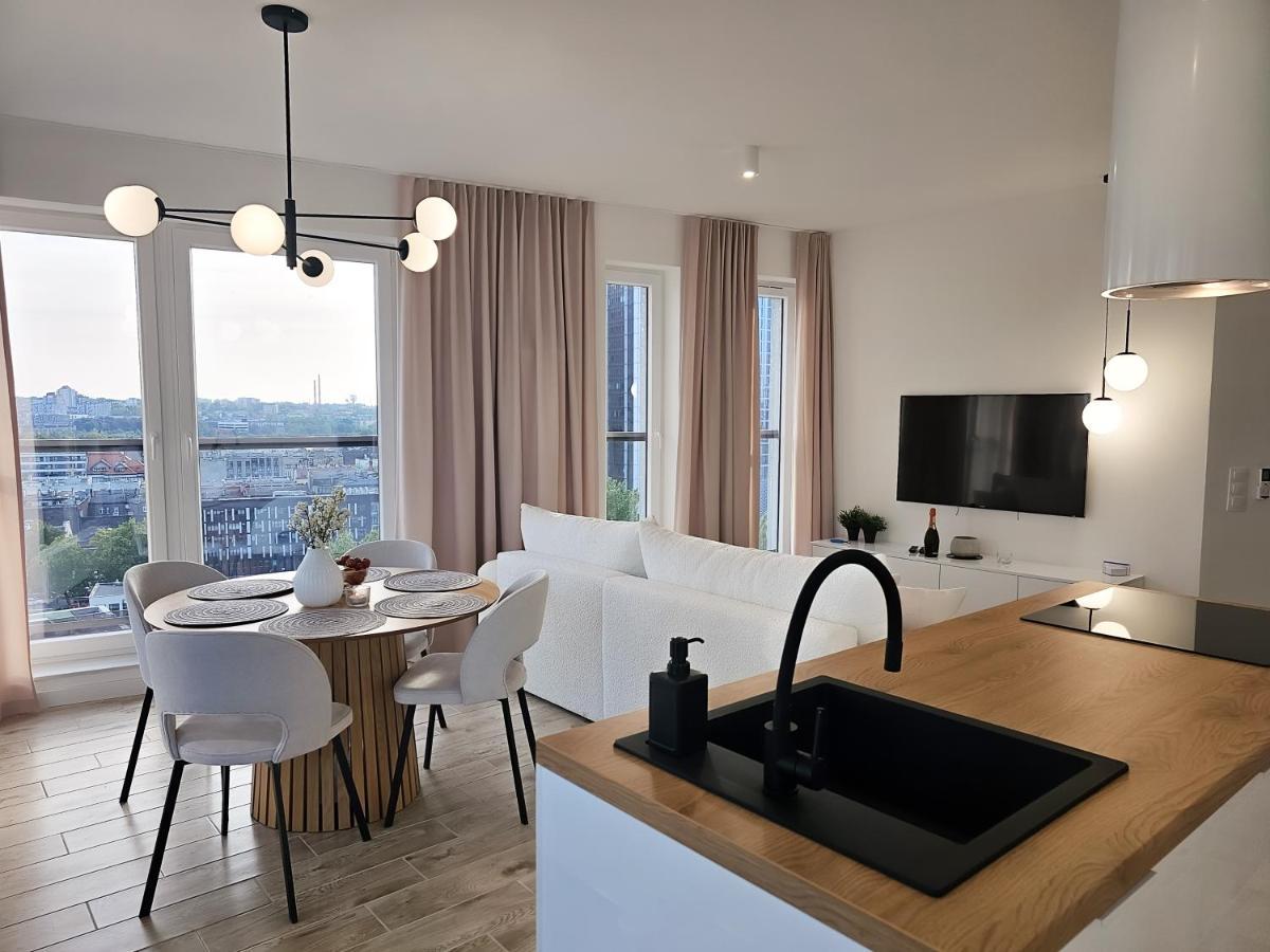 Urban Apartments: Luxury Skyline Living with Wellness Amenities Katowice Exterior photo