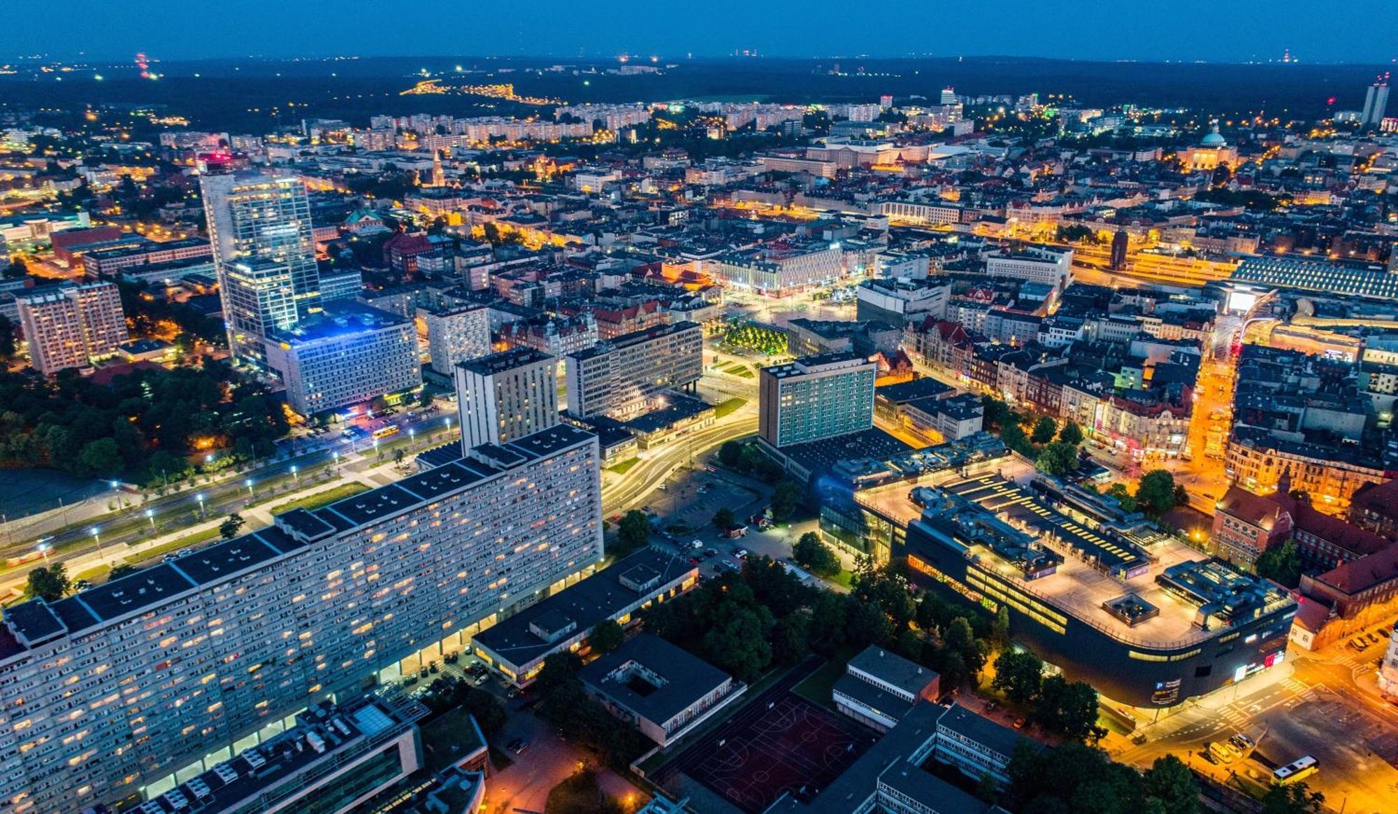 Urban Apartments: Luxury Skyline Living with Wellness Amenities Katowice Exterior photo
