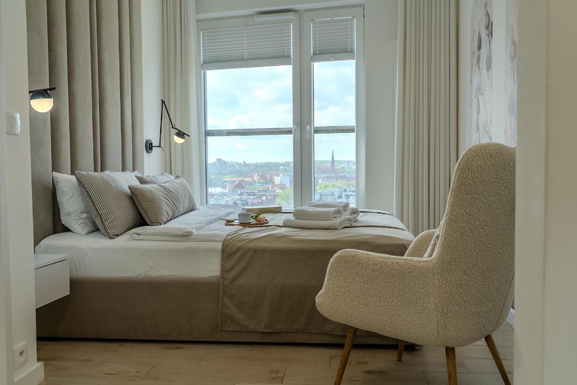 Urban Apartments: Luxury Skyline Living with Wellness Amenities Katowice Exterior photo